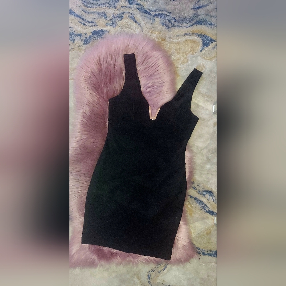 Emerald Sundae  Notched-Neck Bodycon Black.
